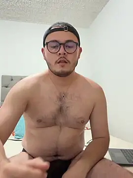 Snapshot of bigcock_bear chatting on 03/21/26, 01:29 bigcock bear online show from 03/21/26, 01:29