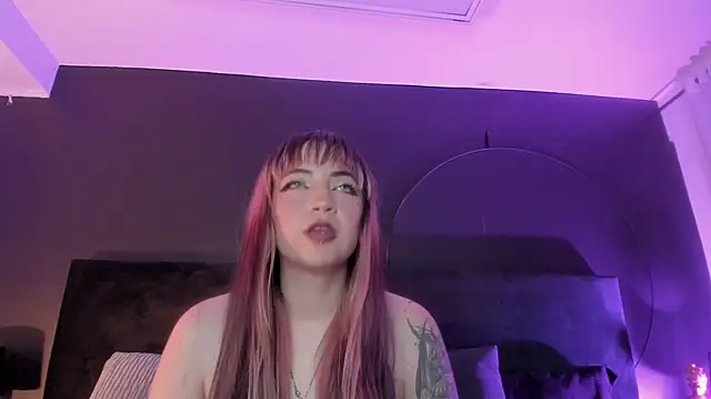 Snapshot of Aylen_darkmoor chatting on 03/18/25, 01:46 Aylen darkmoor online show from 03/18/25, 01:46