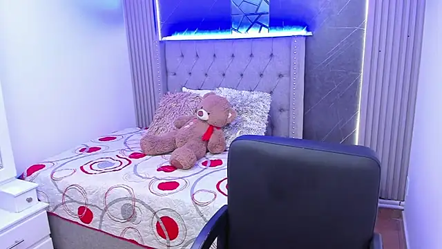 Snapshot of Susieeve chatting on 02/21/25, 10:37 Susieeve online show from 02/21/25, 10:37