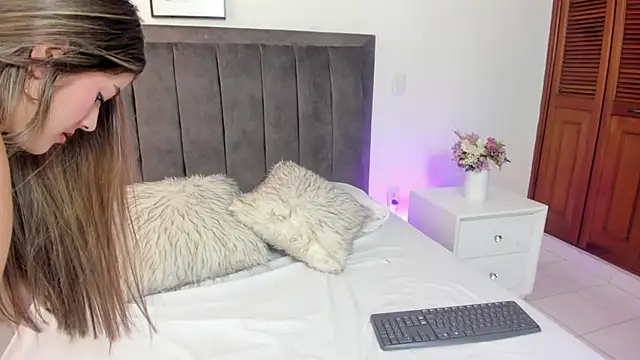 Sophia Clark8 online show from 11/05/25, 07:28