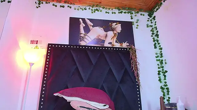 Snapshot of Naia_x chatting on 02/24/26, 09:26 Naia x online show from 02/24/26, 09:26