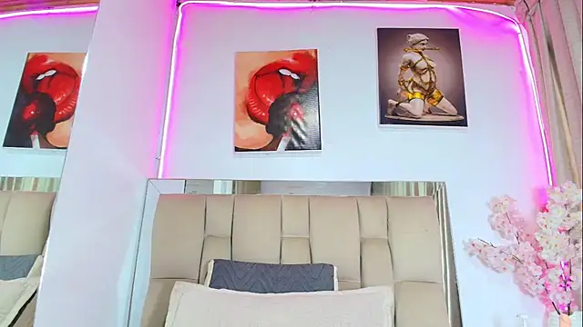 Naia x online show from 04/17/26, 06:55