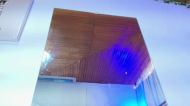 Snapshot of Naia_x chatting on 11/06/25, 08:02 Naia x online show from 11/06/25, 08:02