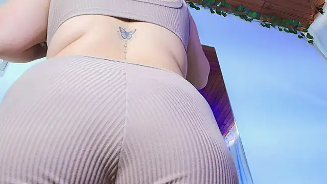 Snapshot of Naia_x chatting on 11/11/25, 07:41 Naia x online show from 11/11/25, 07:41