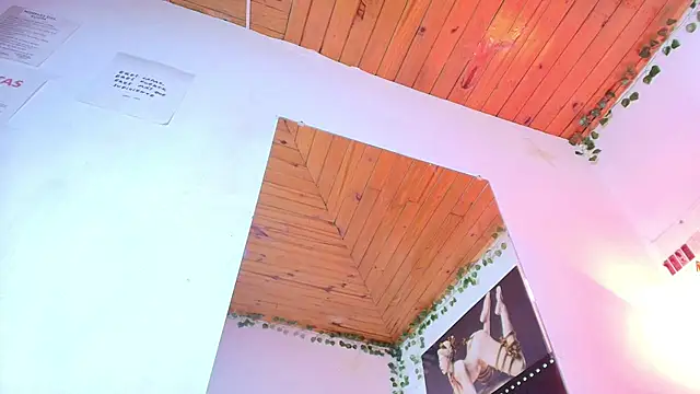 Snapshot of Naia_x chatting on 02/05/26, 08:04 Naia x online show from 02/05/26, 08:04