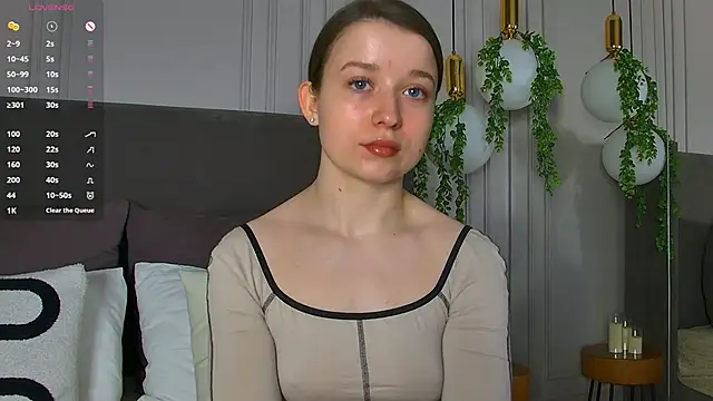 Snapshot of MichelleHaynes chatting on 03/18/25, 02:28 MichelleHaynes online show from 03/18/25, 02:28