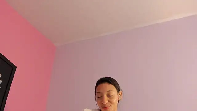 lupeebony online show from 06/18/26, 07:41