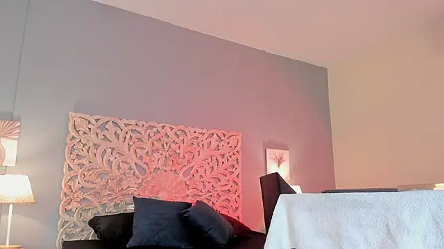 lupeebony online show from 10/05/25, 07:26