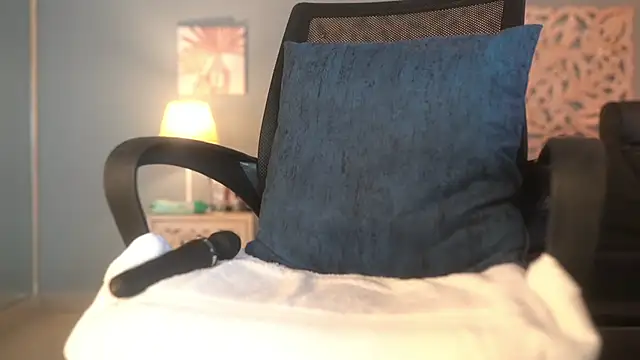 lupeebony online show from 11/22/25, 07:13