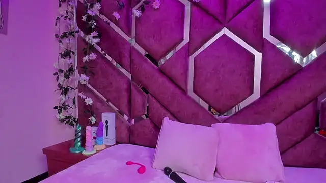 Victoria Rossy online show from 02/25/26, 08:30