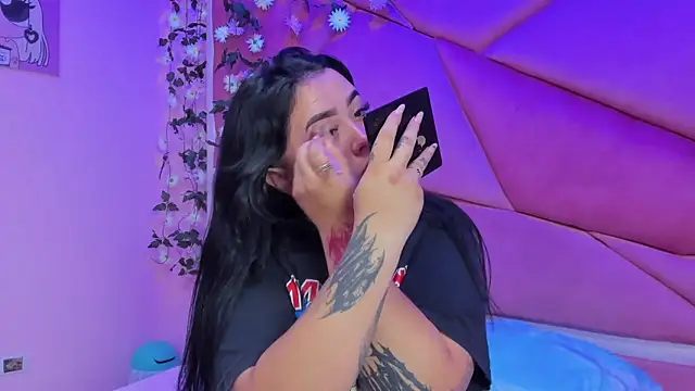 Victoria Rossy online show from 12/15/25, 07:41