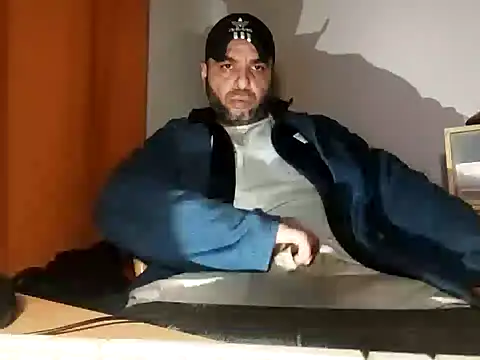 Snapshot of DreckigeSpermaHure chatting on 12/20/25, 07:00 DreckigeSpermaHure online show from 12/20/25, 07:00