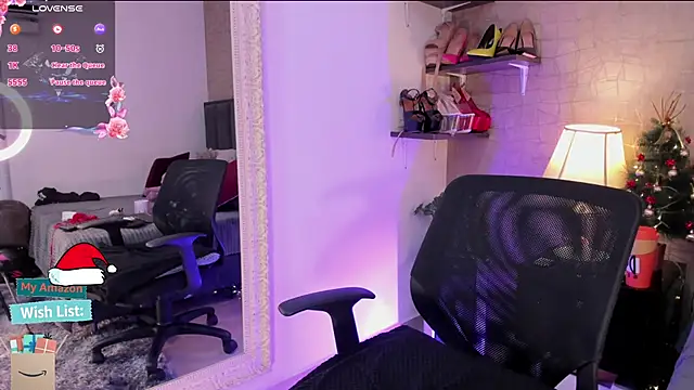 Snapshot of Mariana_c1 chatting on 12/17/25, 03:28 Mariana c1 online show from 12/17/25, 03:28