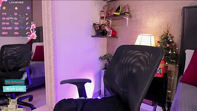 Snapshot of Mariana_c1 chatting on 12/02/25, 03:14 Mariana c1 online show from 12/02/25, 03:14