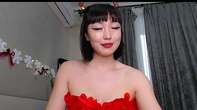 Snapshot of MiaRie chatting on 12/21/25, 04:47 MiaRie online show from 12/21/25, 04:47