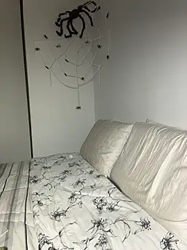 AgnesCampp online show from 10/28/25, 07:46