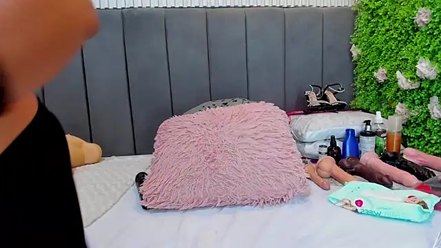 Michelle busty online show from 11/29/25, 04:45