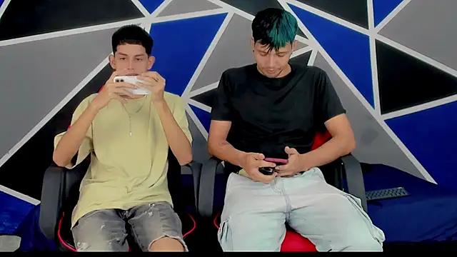 Snapshot of migueyalejo_teens chatting on 02/16/25, 01:58 migueyalejo teens online show from 02/16/25, 01:58