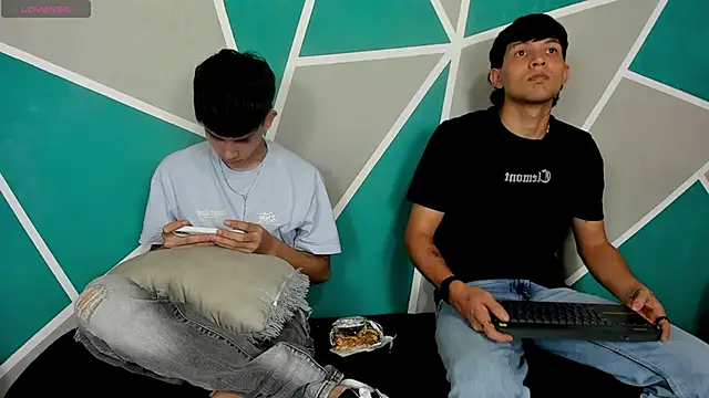 Snapshot of migueyalejo_teens chatting on 09/27/25, 03:01 migueyalejo teens online show from 09/27/25, 03:01