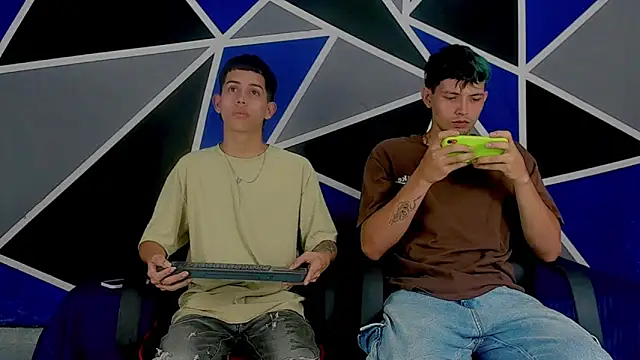 Snapshot of migueyalejo_teens chatting on 03/13/25, 04:16 migueyalejo teens online show from 03/13/25, 04:16