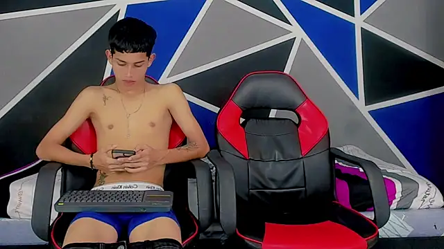 Snapshot of migueyalejo_teens chatting on 01/28/25, 06:49 migueyalejo teens online show from 01/28/25, 06:49