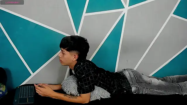 Snapshot of migueyalejo_teens chatting on 10/09/25, 02:45 migueyalejo teens online show from 10/09/25, 02:45