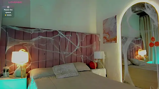 Snapshot of SweetGirl______ chatting on 10/22/25, 10:58 SweetGirl online show from 10/22/25, 10:58