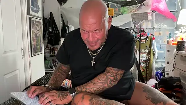 joeytatts66 online show from 09/28/25, 02:18