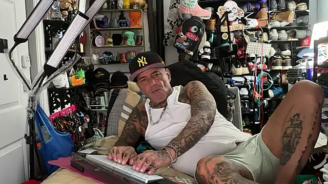 Snapshot of joeytatts66 chatting on 07/17/26, 03:04 joeytatts66 online show from 07/17/26, 03:04