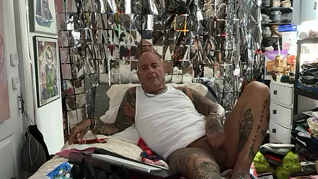 Snapshot of joeytatts66 chatting on 05/18/26, 03:06 joeytatts66 online show from 05/18/26, 03:06