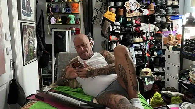 Snapshot of joeytatts66 chatting on 05/22/26, 01:03 joeytatts66 online show from 05/22/26, 01:03