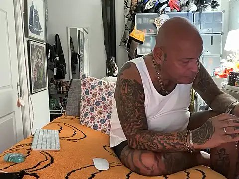 joeytatts66 online show from 10/21/25, 01:27