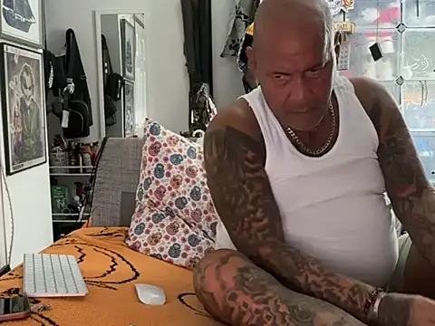 joeytatts66 online show from 10/22/25, 01:27