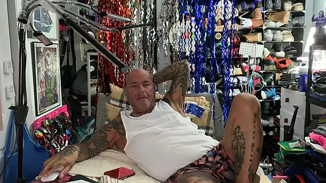 Snapshot of joeytatts66 chatting on 06/06/26, 02:06 joeytatts66 online show from 06/06/26, 02:06