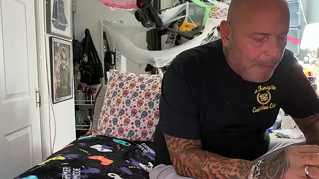 joeytatts66 online show from 10/03/25, 01:42