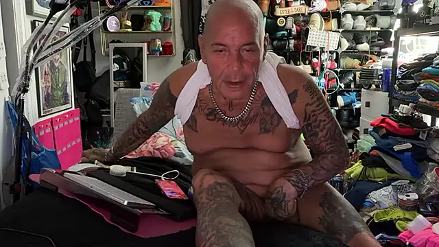 Snapshot of joeytatts66 chatting on 06/14/26, 02:24 joeytatts66 online show from 06/14/26, 02:24