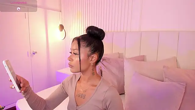 natali henao online show from 10/09/25, 09:26