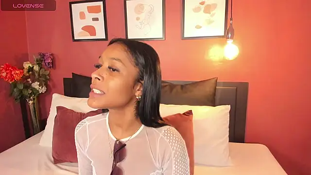 natali henao online show from 10/31/25, 09:43