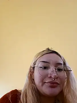 Snapshot of sadnessgyall chatting on 02/16/25, 03:04 sadnessgyall online show from 02/16/25, 03:04