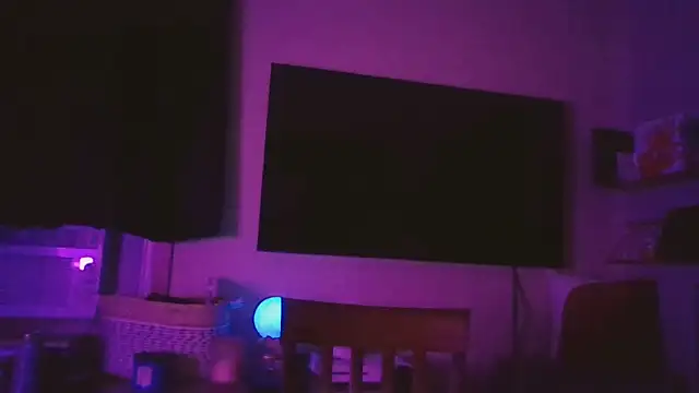 Snapshot of _CumSeeV_ chatting on 11/07/25, 04:28 CumSeeV online show from 11/07/25, 04:28