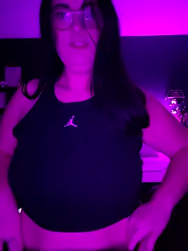 Snapshot of _CumSeeV_ chatting on 10/18/25, 04:25 CumSeeV online show from 10/18/25, 04:25