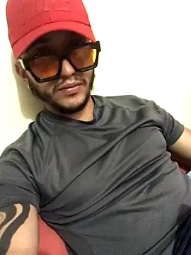 kmilo2405 online show from 12/17/25, 10:48