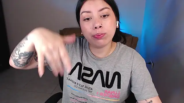 iam emy online show from 04/26/26, 03:37