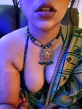 Snapshot of callmeshreya chatting on 07/18/26, 07:17 callmeshreya online show from 07/18/26, 07:17