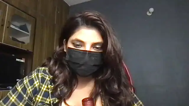 Snapshot of callmeshreya chatting on 04/23/26, 12:29 callmeshreya online show from 04/23/26, 12:29