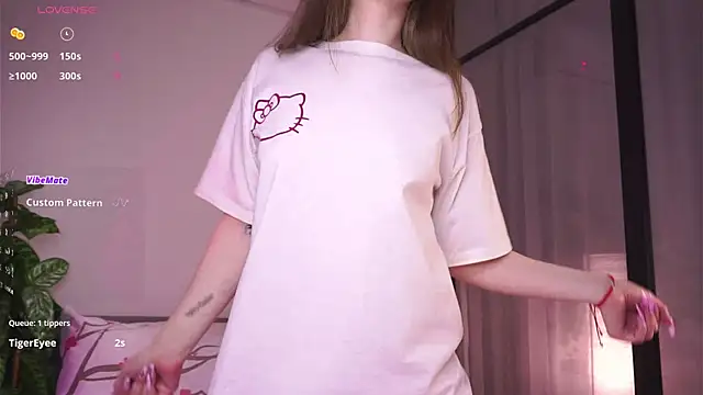 LoraDevon online show from 11/03/25, 04:10