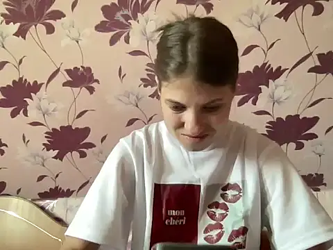 Snapshot of felicity_gold chatting on 06/11/26, 04:15 felicity gold online show from 06/11/26, 04:15
