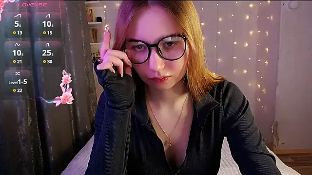 Snapshot of Miya_Mark chatting on 02/14/25, 02:33 Miya Mark online show from 02/14/25, 02:33