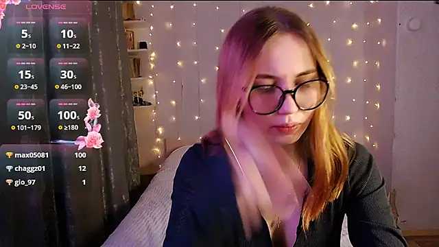 Snapshot of Miya_Mark chatting on 02/14/25, 05:36 Miya Mark online show from 02/14/25, 05:36