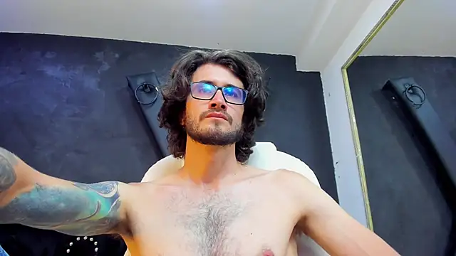 Snapshot of Loggan_donnelly chatting on 03/22/25, 11:31 Loggan donnelly online show from 03/22/25, 11:31